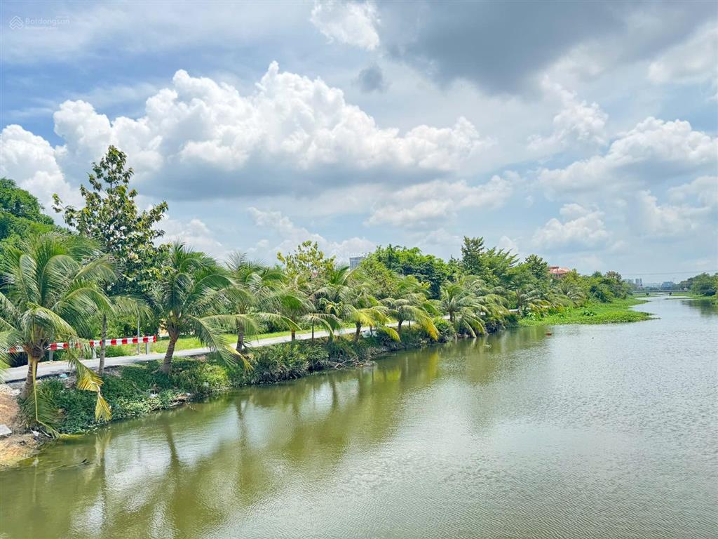 Đất thổ cư 204,1m2 (9,3x22)  sổ hồng riêng có thể tách thành 2 thửa  đối diện an lâm retreat