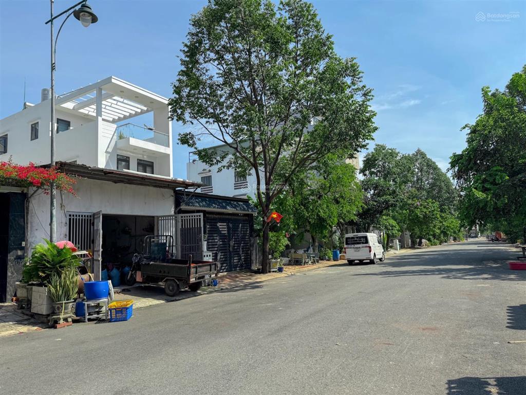 Đất thổ cư 204,1m2 (9,3x22)  sổ hồng riêng có thể tách thành 2 thửa  đối diện an lâm retreat