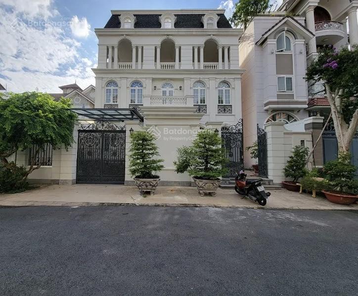 1 lô duy nhất chỉ 171tr/m2  khu villa view landmark 81  trần não  q2  dt 160m2(7.5x21)