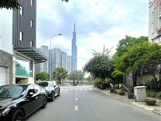 1 lô duy nhất chỉ 170tr/m2  khu villa view landmark 81  trần não  q2  dt 160m2(7.5x21)