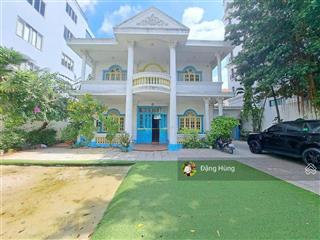 Biệt thự vị trí đẹp thảo điền, quận 2, sân vườn rộng rãi  dt 20x30m  1 trệt 1 lầu. giá 190tr/th