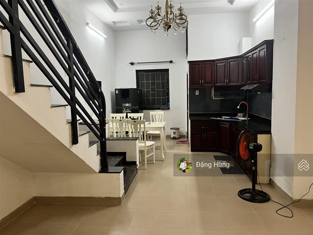 Cho thuê nguyên căn khu trung tâm gần xuân thủy (4x14m) 1 trệt 3 lầu. giá thuê 37tr/th