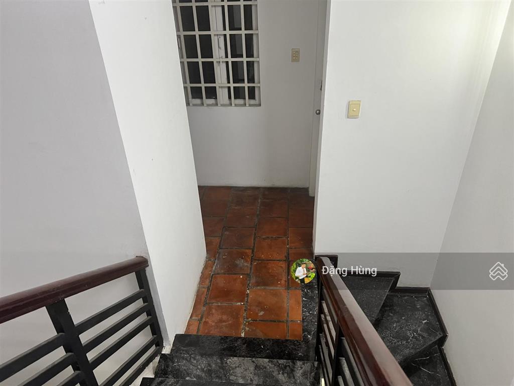 Cho thuê nguyên căn khu trung tâm gần xuân thủy (4x14m) 1 trệt 3 lầu. giá thuê 37tr/th