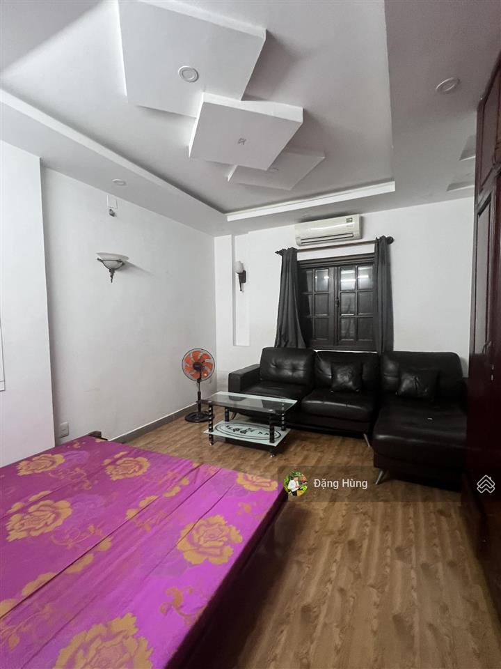 Cho thuê nguyên căn khu trung tâm gần xuân thủy (4x14m) 1 trệt 3 lầu. giá thuê 37tr/th