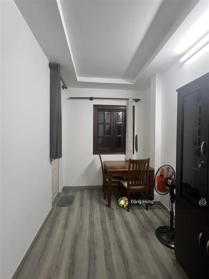 Cho thuê nguyên căn khu trung tâm gần xuân thủy (4x14m) 1 trệt 3 lầu. giá thuê 37tr/th