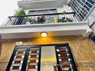 Ảnh thật. bán gấp nhà đội cấn 46m2, 5 tầng, tặng full nội thất, mặt tiền rộng, gần phố. giá 9.3 tỷ