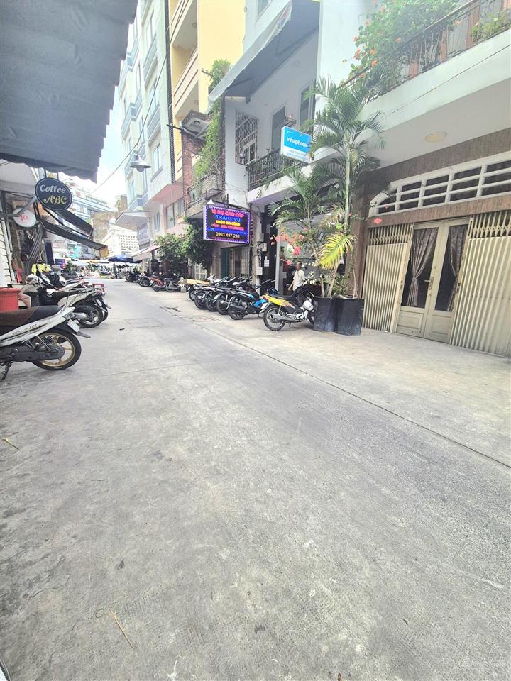 Nhà 4x17m bùi hữu nghĩa q5  4 lầu  giá 18,5 tỷ  0906 366 ***