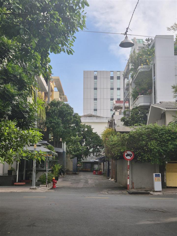 Nhà 5.5x20m vườn chuối hẻm xe hơi q3  4 lầu  giá 25 tỷ  0906 366 ***