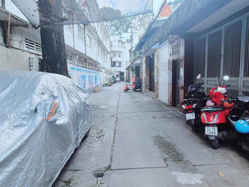 Nhà 10x20m trần bình trọng q5  đang kinh doanh nhà hàng  giá 32 tỷ  0906 366 ***