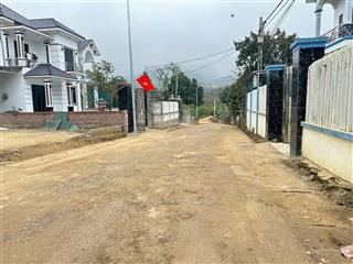 Chủ cắt bán 300m2 trục chính thôn luồng yên trung thạch thất. phía sau giáp kcn quang tiến