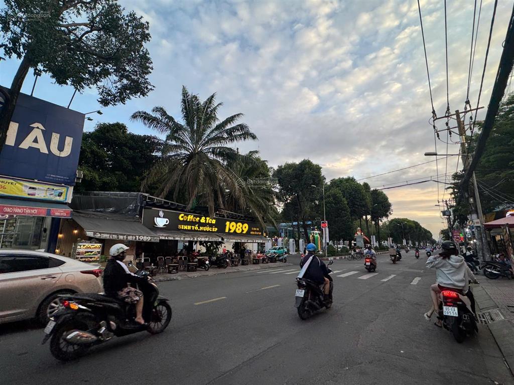 Góc 2mt  bình phú & đường số 10 quận 6 dt 25m x 30m  672m2  giá 105 tỷ