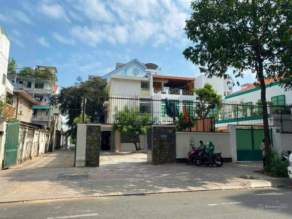 Bán nhà mt pasteur, p. vts, quận 3  dt 10m x 30m công nhận 300m2  giá 120 tỷ