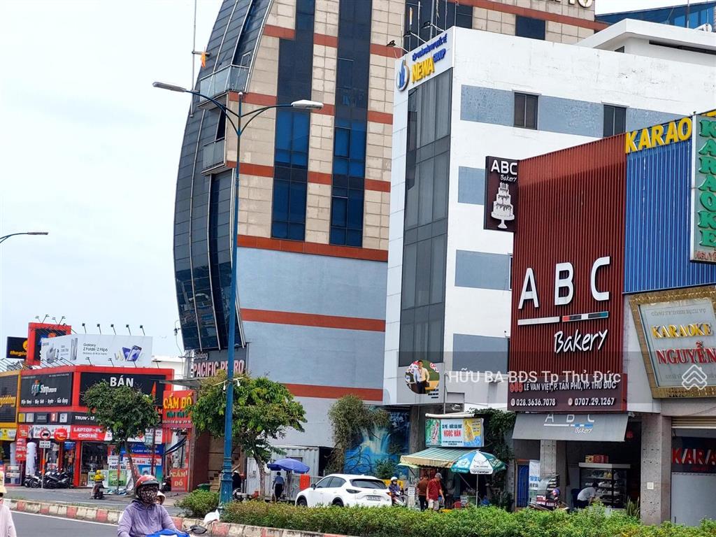 Tòa nhà mặt tiền kd lê văn việt dt ngang 7m x 30m nhà cho thuê 150 triệu/1th giá bán 42 tỷ