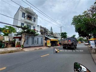 Bán mặt tiền 10m x 20m nhà tách được 2 lô nhà nằm mặt tiền đường phân được 2 lô sổ vuông đẹp.