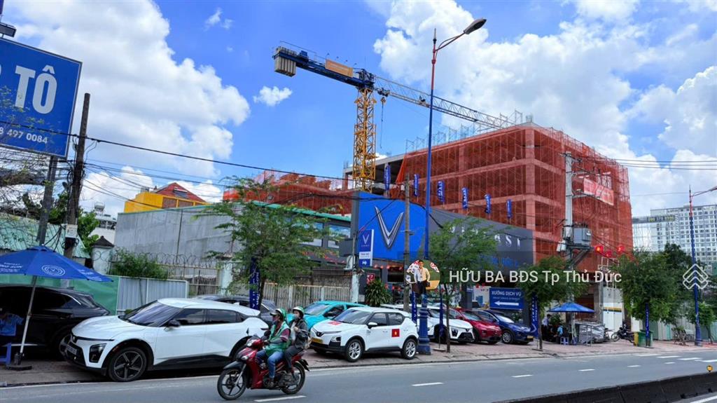 Bán quỷ đất lớn khu vực xây cao tầng. dt 1200m2. xây 7  18 tầng. ngay ngã tư thủ đức giá 160 tỷ