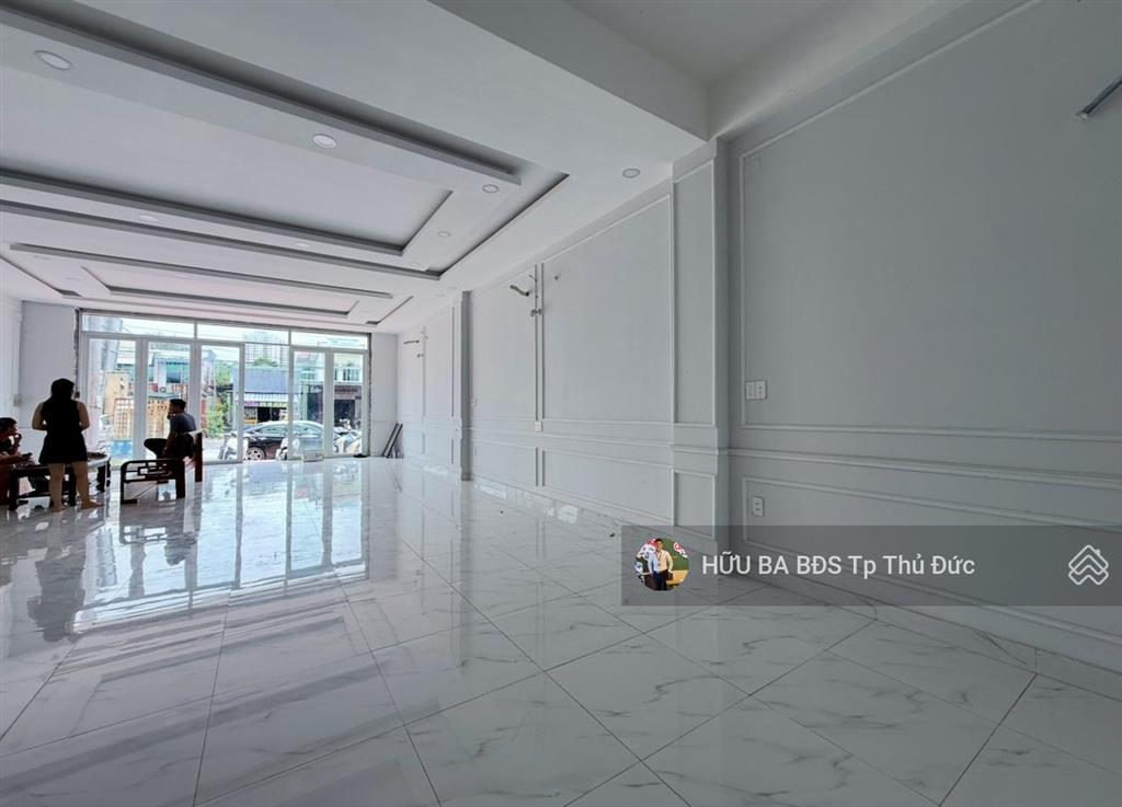 Tòa nhà ngang 8m 4 tầng dt sàn 400m2. giá 8.9 tỷ còn thương lượng pháp lý chuẩn đã hoàn công