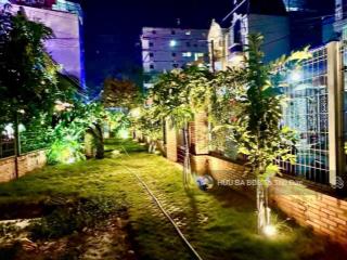 Bán biệt thự sân vườn + nghỉ dưỡng 2mt kiến trúc đẹp nhất khu vực diện tích đất 374,1m2 giá 13.8 tỷ