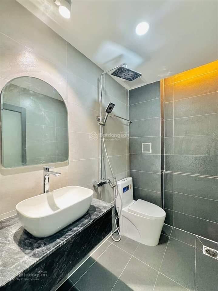 Cô trang cần bán căn nhà lý thái tổ, p. 9, q. 10,   dt 40m2, shr, đang cho thuê 14tr