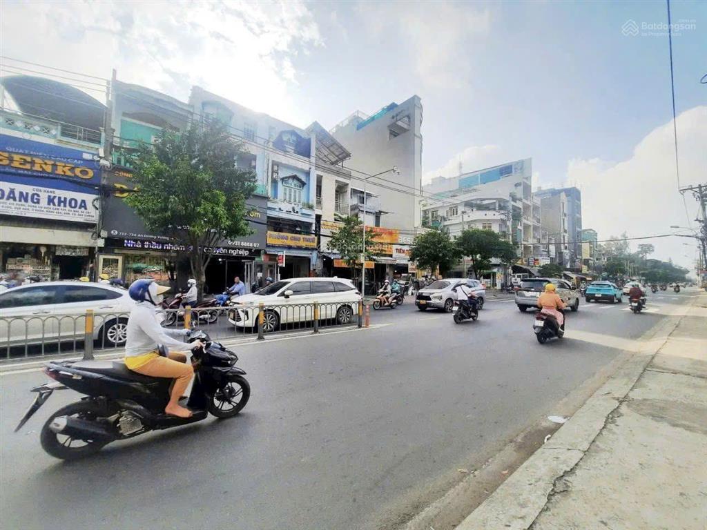 158m2, ngang 5.4m, khu vực được xây 78 tầng, gần công viên phú lâm, quận 6