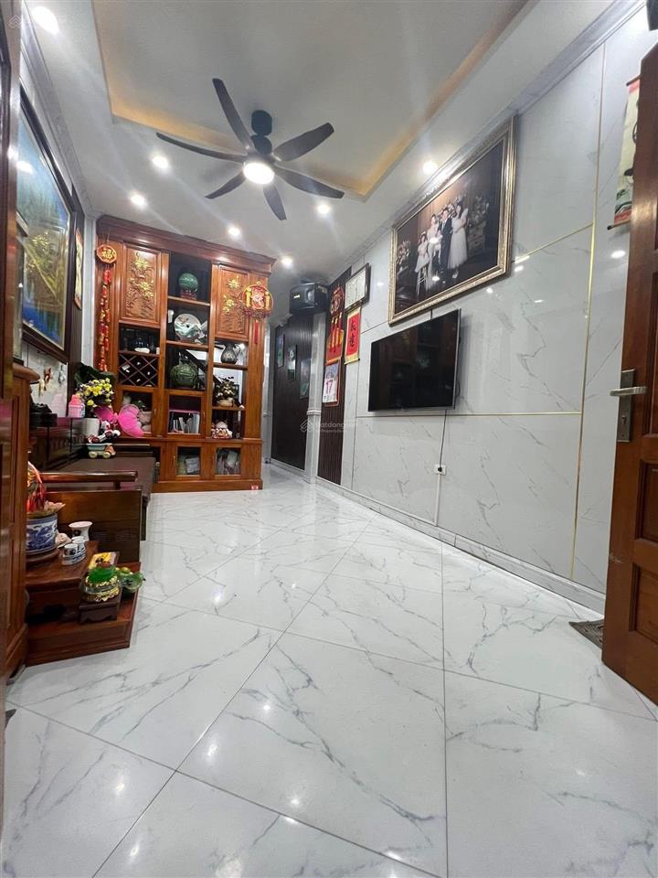 Nhà dân xây ngõ nông 20m ra mặt phố