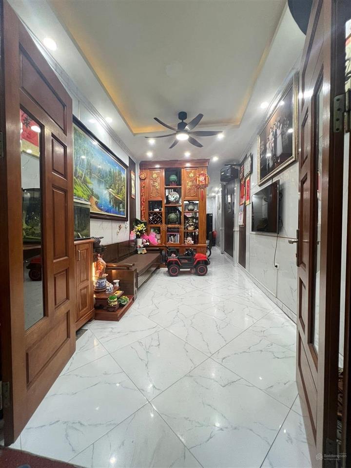 Nhà dân xây ngõ nông 20m ra mặt phố