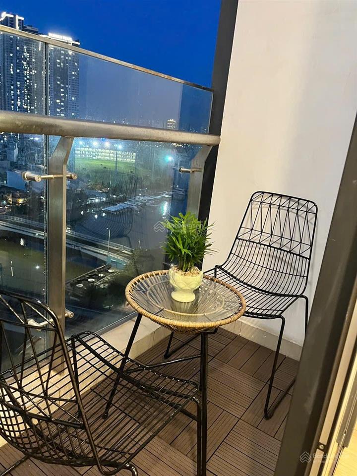Cho thuê cc 2pn, 70m2, 25 triệu/th tại vinhomes golden river ba son, q1, hcm