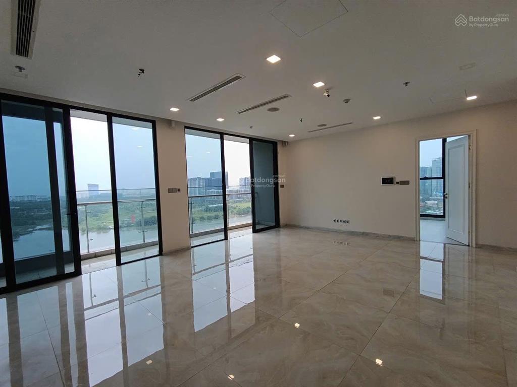 Cho thuê gấp ch 3pn, 121m2, 50 triệu/th tại vinhomes golden river, q1, hcm