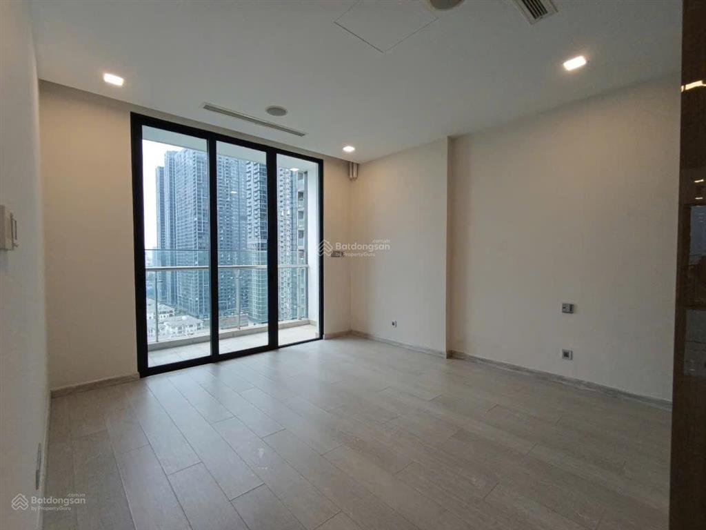 Cho thuê gấp ch 3pn, 121m2, 50 triệu/th tại vinhomes golden river, q1, hcm