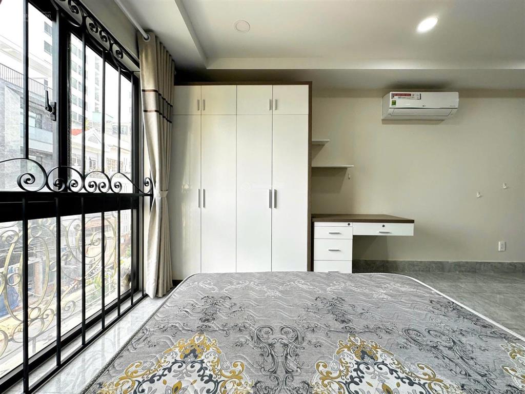 Căn hộ stu ban công 35m2 nhà mới keng full nt cao cấp có thang máy, hầm xe, hẽm oto an ninh