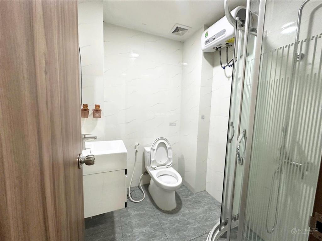 Căn hộ stu ban công 35m2 nhà mới keng full nt cao cấp có thang máy, hầm xe, hẽm oto an ninh