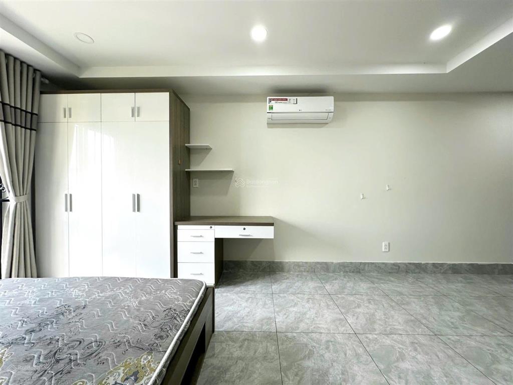 Căn hộ stu ban công 35m2 nhà mới keng full nt cao cấp có thang máy, hầm xe, hẽm oto an ninh