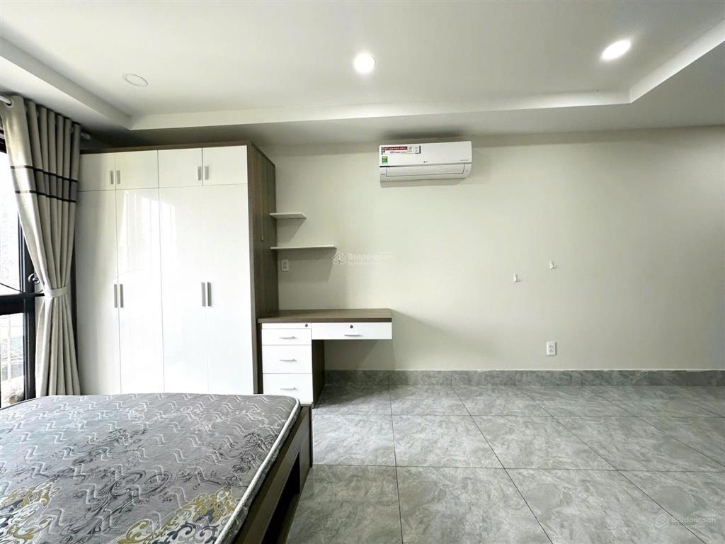 Căn hộ stu ban công 35m2 nhà mới keng full nt cao cấp có thang máy, hầm xe, hẽm oto an ninh