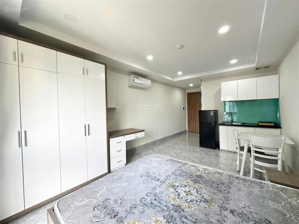 Căn hộ stu ban công 35m2 nhà mới keng full nt cao cấp có thang máy, hầm xe, hẽm oto an ninh