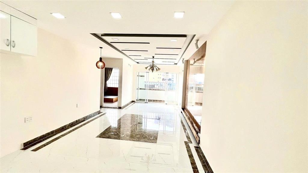Chính chủ bán căn hộ babylon, 58m2, 2 phòng ngủ, view đông nam, sổ hồng giá 2,94 tỷ tuấn 0901 499 ***