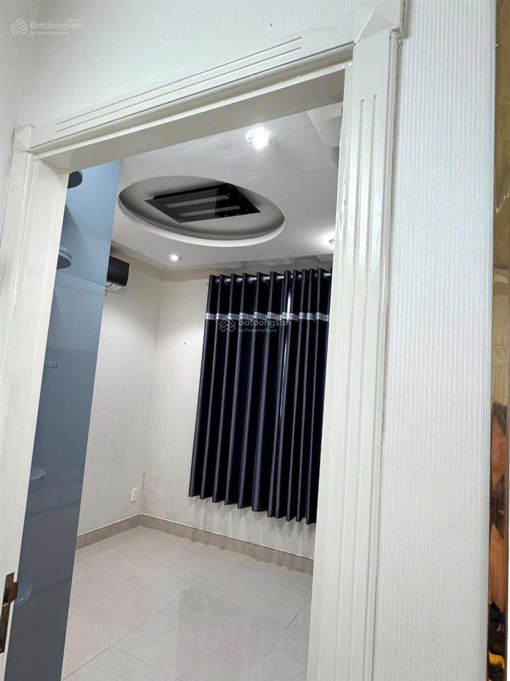 Chính chủ bán căn hộ 312 lạc long quân, 66m, 2 phòng, nhà như hình, sổ hồng 3,35 tỷ tuấn 0901 499 ***