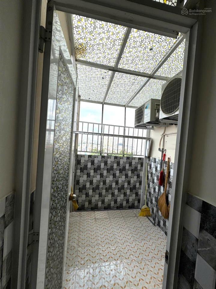 Chính chủ bán căn hộ 312 lạc long quân, 66m, 2 phòng, nhà như hình, sổ hồng 3,35 tỷ tuấn 0901 499 ***