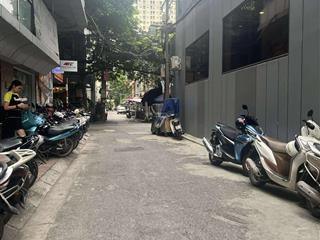 Bán tòa văn phòng ô tô thang máy gần trung kính dt 90m2, nhà 7t, mt 6m, giá 31 tỷ