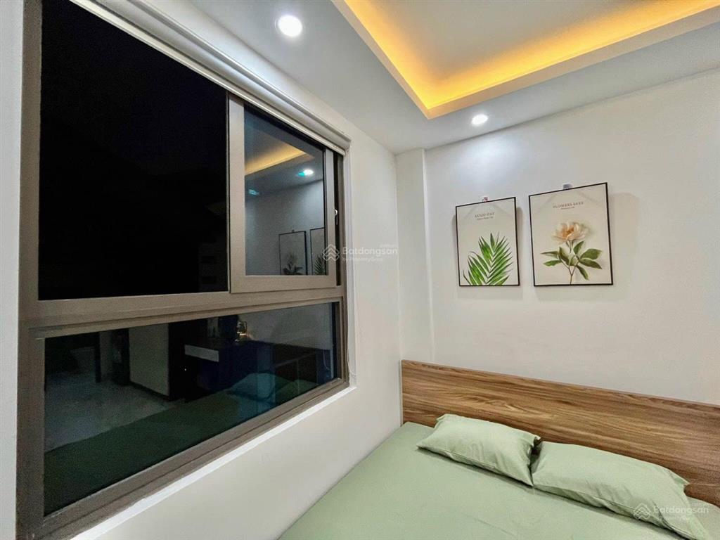 Đỉnh nóc! tòa chdv view hồ ba mẫu, 130m2*8 tầng tm, 31 phòng kk, đủ pccc, sát phố, dòng tiền 7%/năm