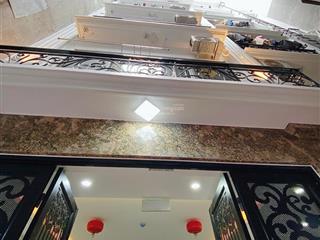 Toà chdv giảng võ, 90.4m2*7t, mt 8m, 18 phòng kk, ngõ 5m, sát phố, đủ gpxd/pccc, dòng tiền 7%/năm