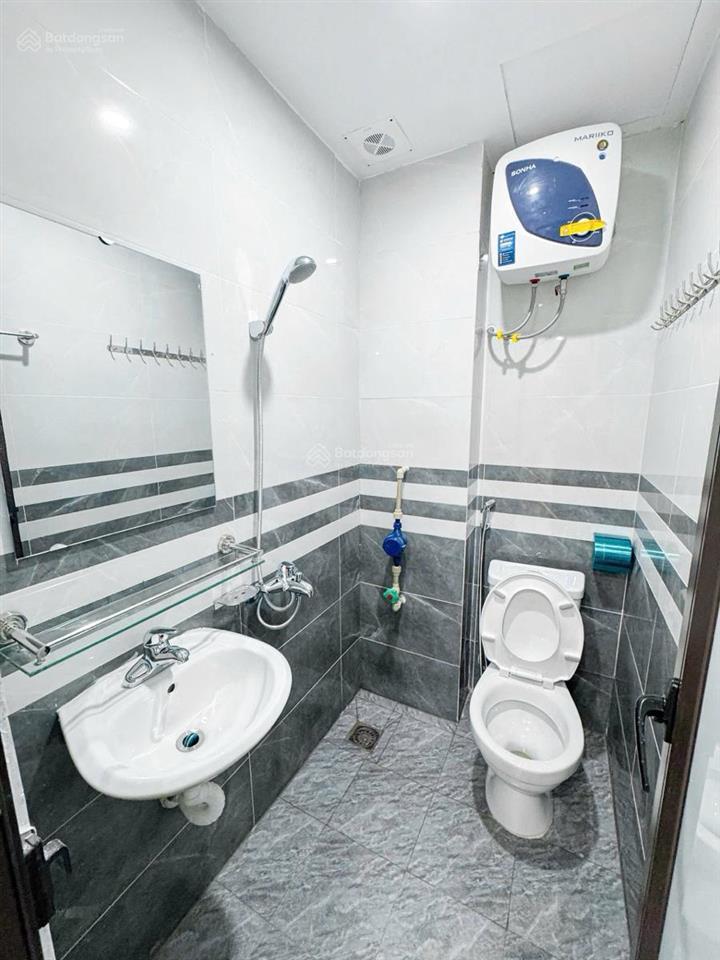 Qh ra mặt phố! toà chdv nguyễn trãi, 107m2*7t, mt 8m, 35 phòng kk, ô tô, đủ pccc, dòng tiền 8%/năm