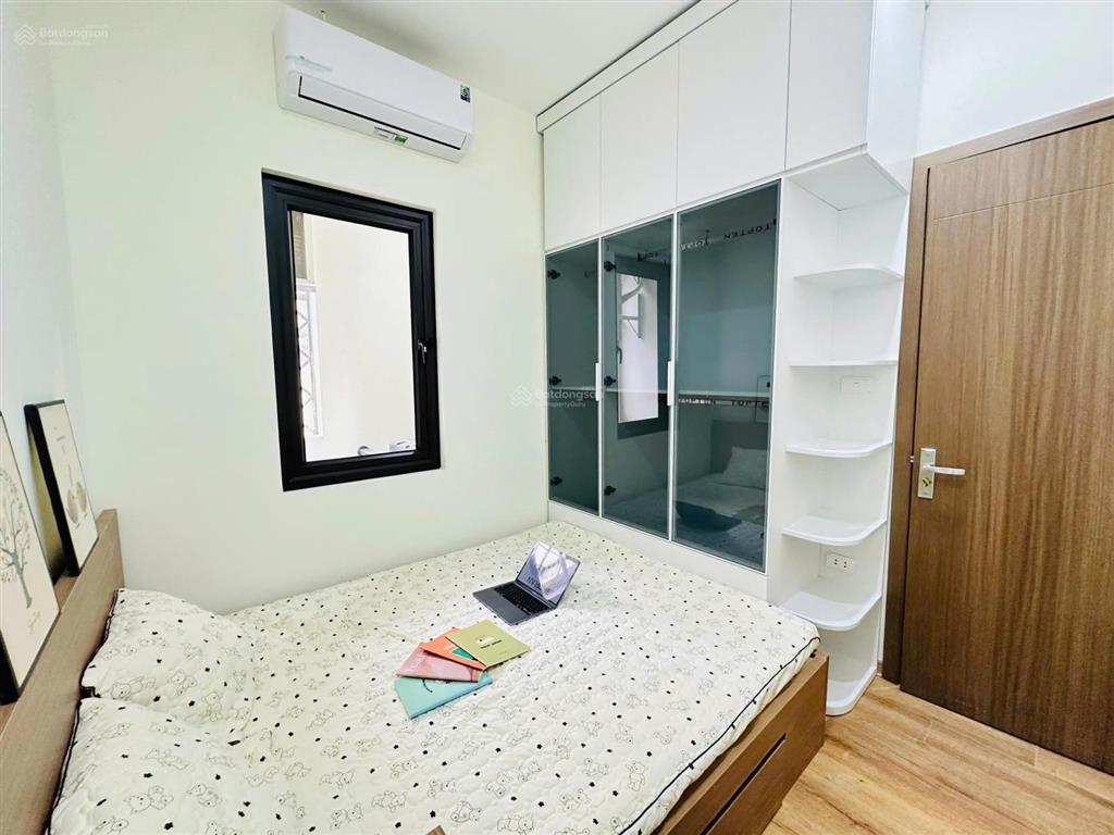 Toà chdv hoàng quốc việt 138m2*6t, mt 8m, 30 phòng kk, 20m ra ô tô tránh, đủ pccc, dòng tiền 8%/năm