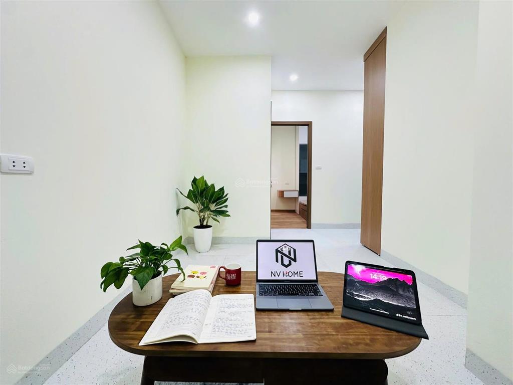 Toà chdv hoàng quốc việt 138m2*6t, mt 8m, 30 phòng kk, 20m ra ô tô tránh, đủ pccc, dòng tiền 8%/năm