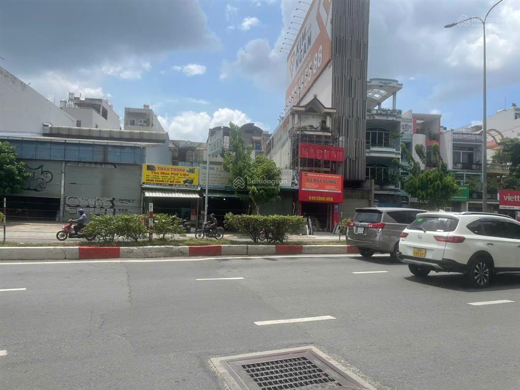 Chính chủ bán nhà mặt tiền cộng hòa có bề ngang 35m nở hậu  850m2 đất giá 220 tỷ