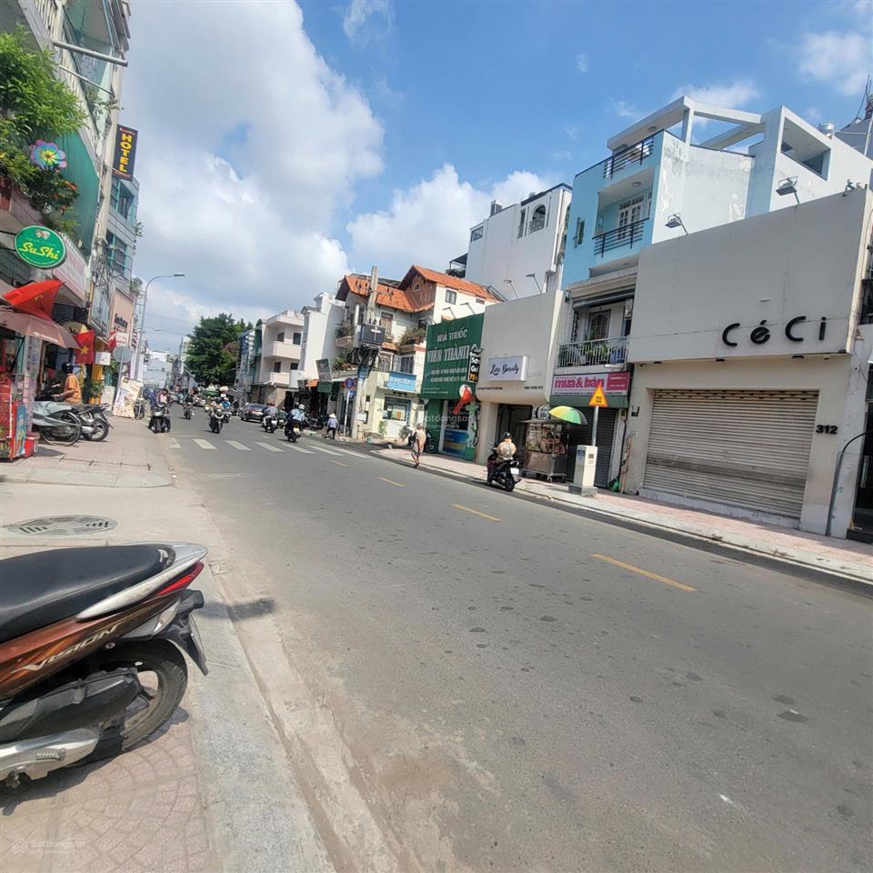 Bán nhà mặt tiền huỳnh văn bánh ngang 13m siêu hiếm cho quý anh chị đầu tư hoặc kinh doanh  28 tỷ