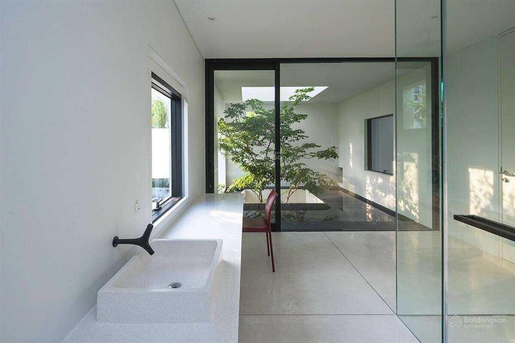 Định cư bán gấp! bt mặt tiền phổ quang, phường 2, quận tân bình, 15x30m, 3 tầng, hồ bơi, 48 tỷ