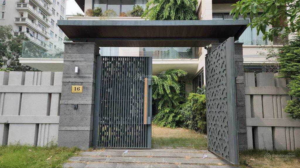 Định cư bán gấp! bt mặt tiền phổ quang, phường 2, quận tân bình, 15x30m, 3 tầng, hồ bơi, 48 tỷ