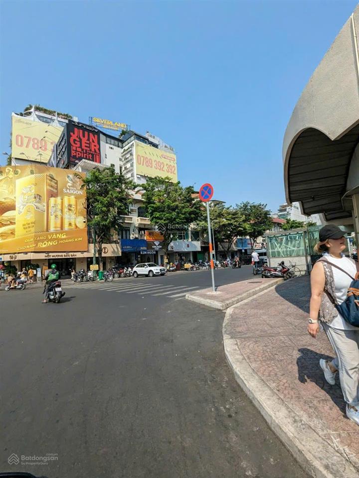 Buiding vip bạch đằng, phường 2, q. tân bình, 20x28m, hầm 10 tầng, hdt 580tr chỉ 111 tỷ