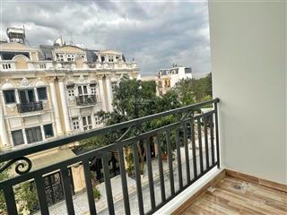 Phòng trọ giá rẻ nằm ngay khu đô thị cát lái  có ban công  đại học umt