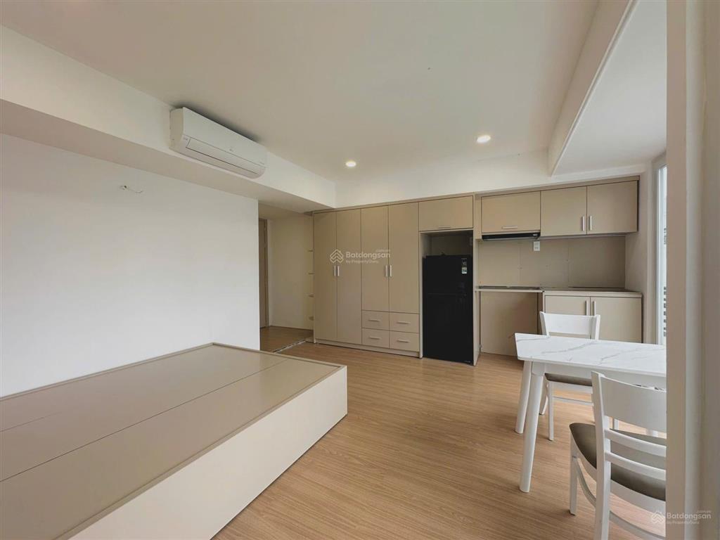 Cho thuê căn hộ ban công đầy đủ nội thất máy giặt riêng  gần ba son  ngay chi cục thuế q2