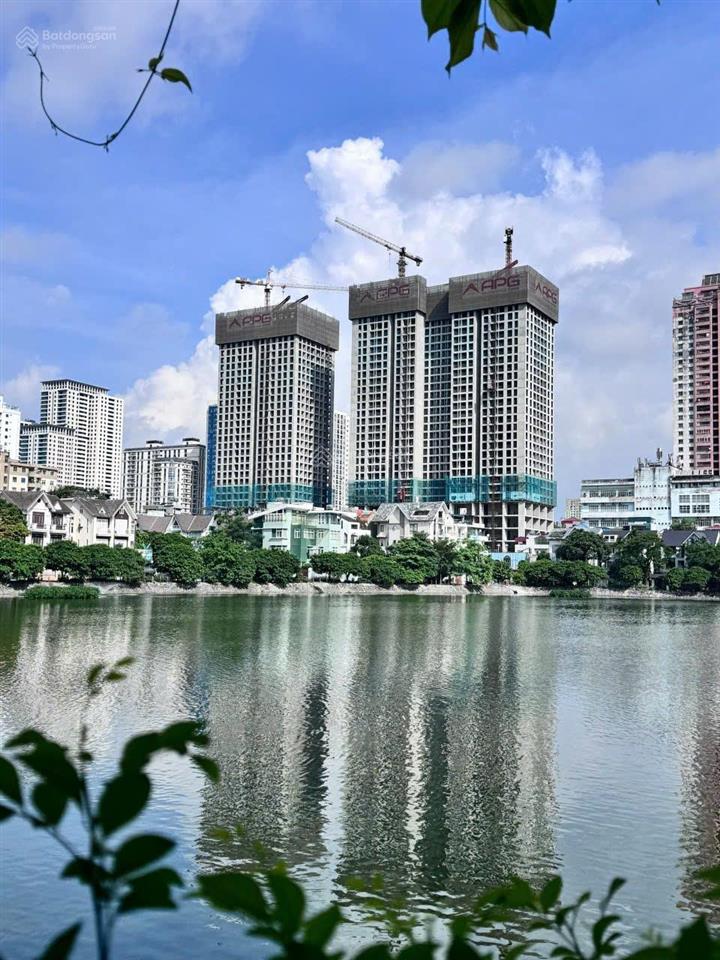 Do chuyển công tác cần bán gấp căn 2pn+1 92m2 lâu dài, hướng đn view hồ tầng trung. giá hạt rẻ
